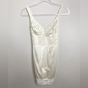 Vintage 1970s Victoria's Secret White Lace Bridal Shapewear Slip Union Made Sz L